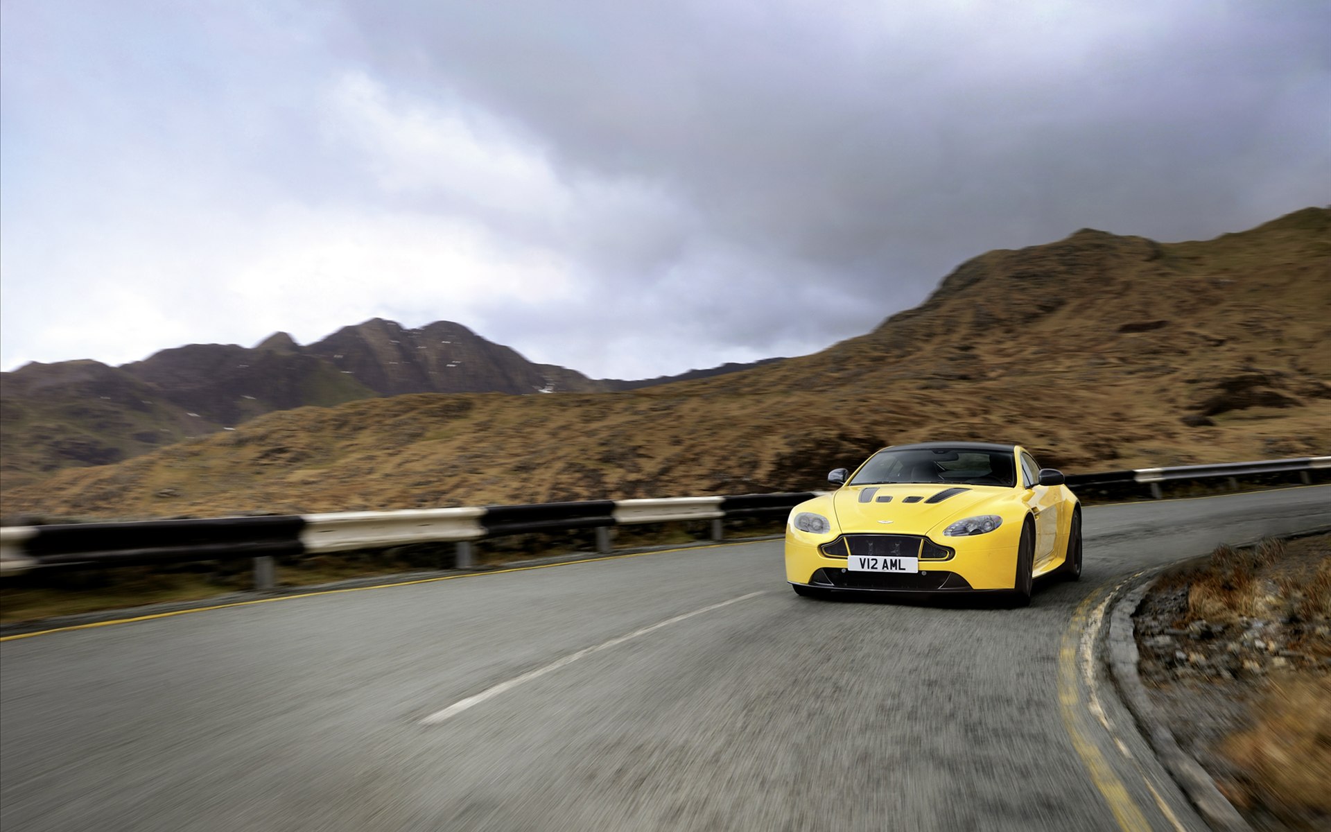 Aston Martin V12 Vantage S 2014